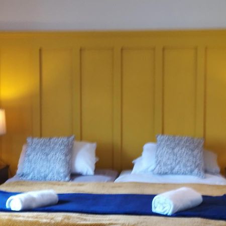 Westhouse Cafe N39 E0A6 Bed & Breakfast ลองฟอร์ด ภายนอก รูปภาพ